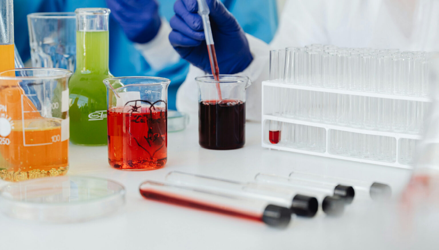 Lab Pumper How to Choose a Laboratory Peristaltic Pump? - Lead Fluid