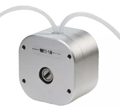 Low pulsation pump head